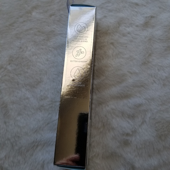 Becca Weightless Blur Skin Love Foundation - Picture 3 of 6
